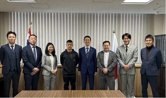 北海道コンサドーレ札幌様がタイのユース選手と共に札幌名誉領事館にご来訪いただきました